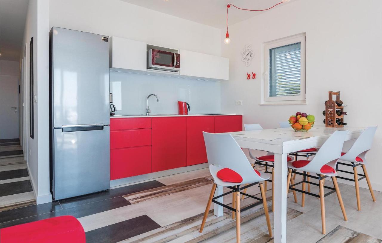 Cozy Apartment In Brodarica With Wifi Exterior photo
