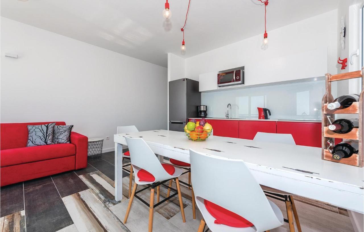 Cozy Apartment In Brodarica With Wifi Exterior photo